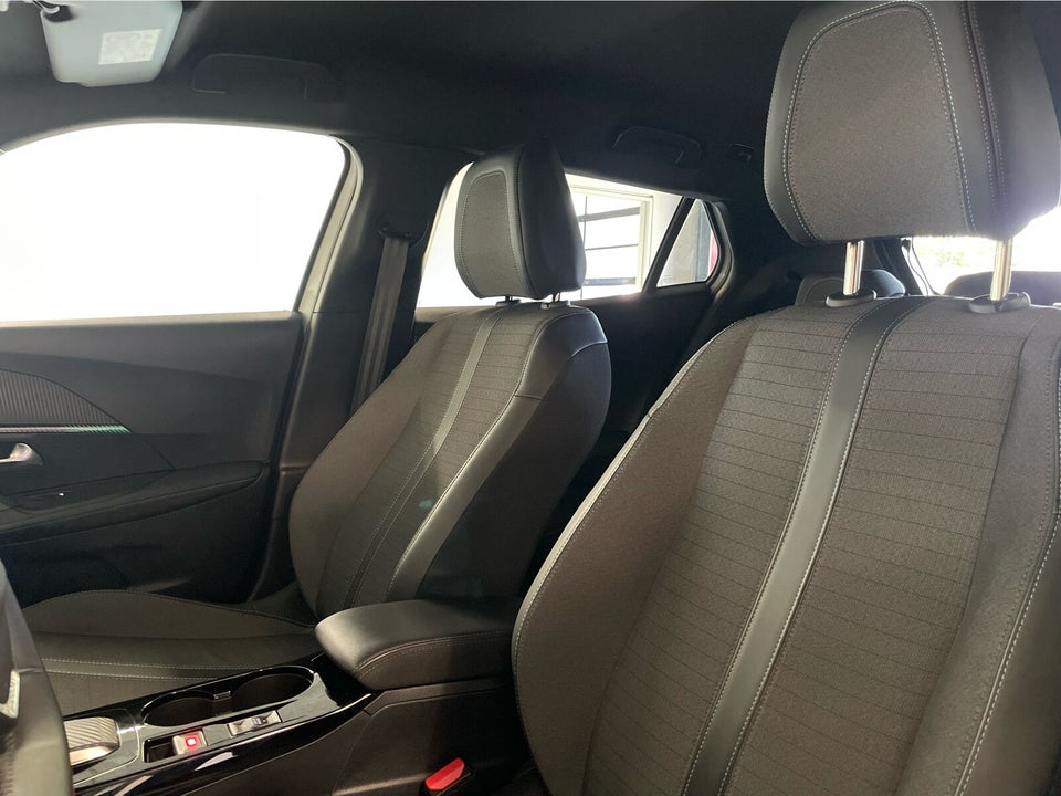 Peugeot e-2008 50 Allure 5d