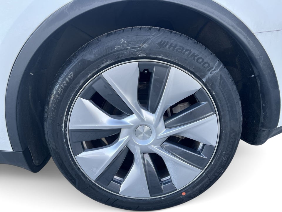 Tesla Model Y RWD 5d