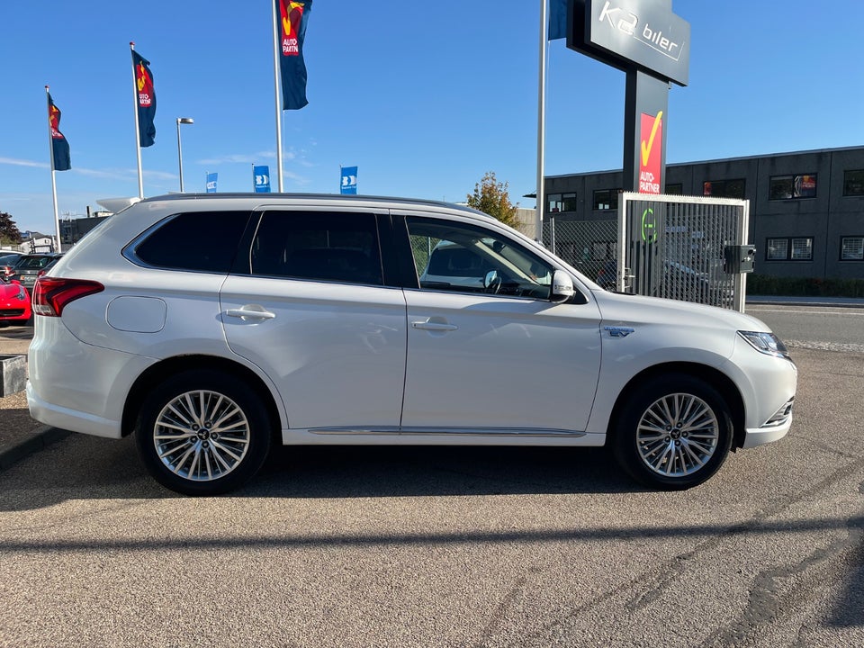 Mitsubishi Outlander 2,4 PHEV Intense CVT 4WD 5d