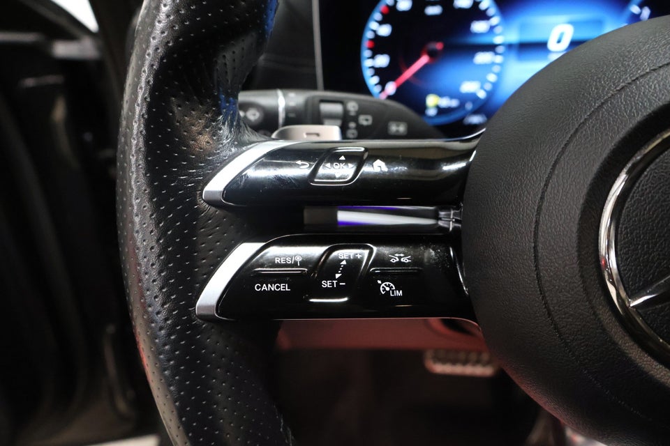 Mercedes E300 de 2,0 AMG Line stc. aut. 4Matic 5d