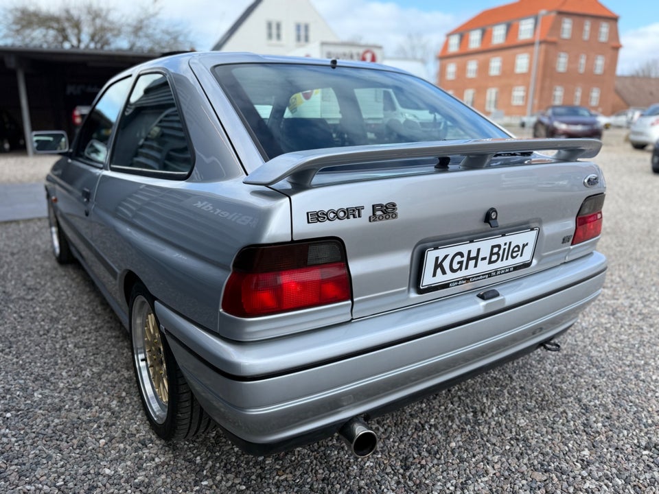 Ford Escort 2,0 RS2000 3d