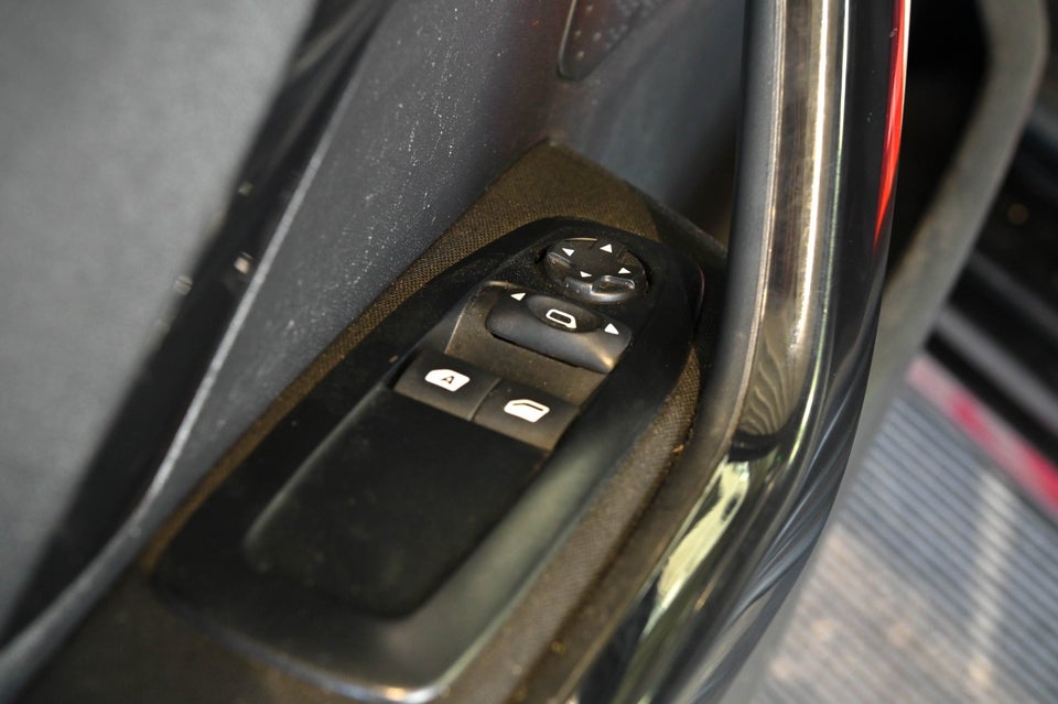 Peugeot 208 1,2 VTi 82 Active 5d