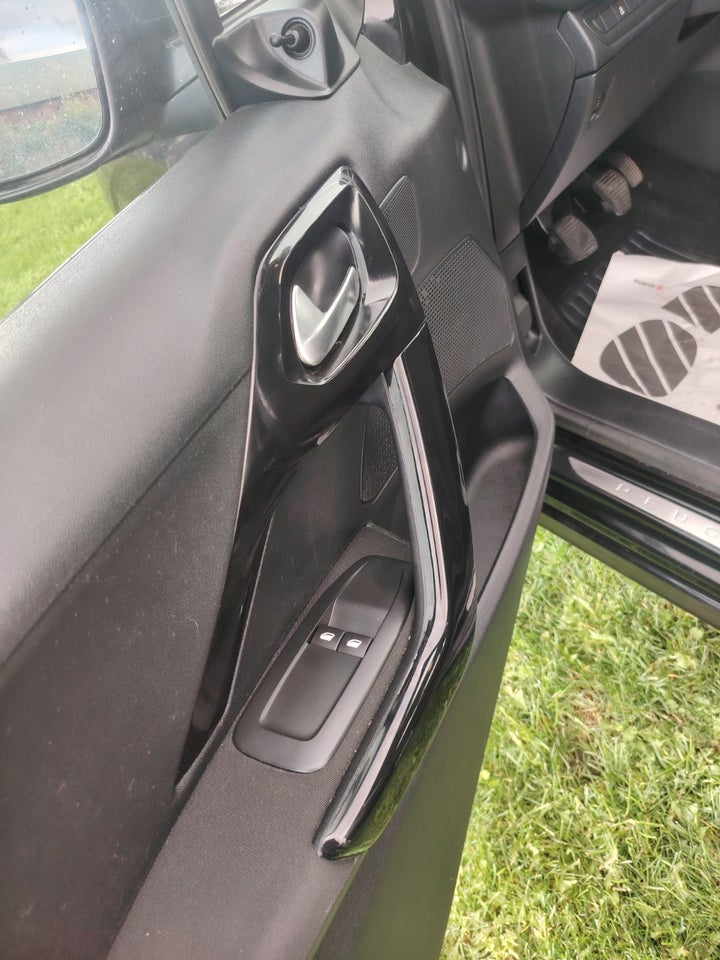 Peugeot 208 1,0 VTi Active 5d