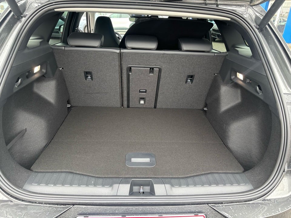 Ford Explorer 77 Premium Extended Range 5d