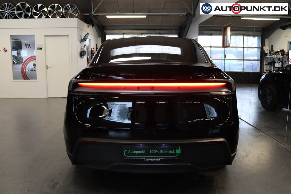 Tesla Model Y Long Range AWD 5d
