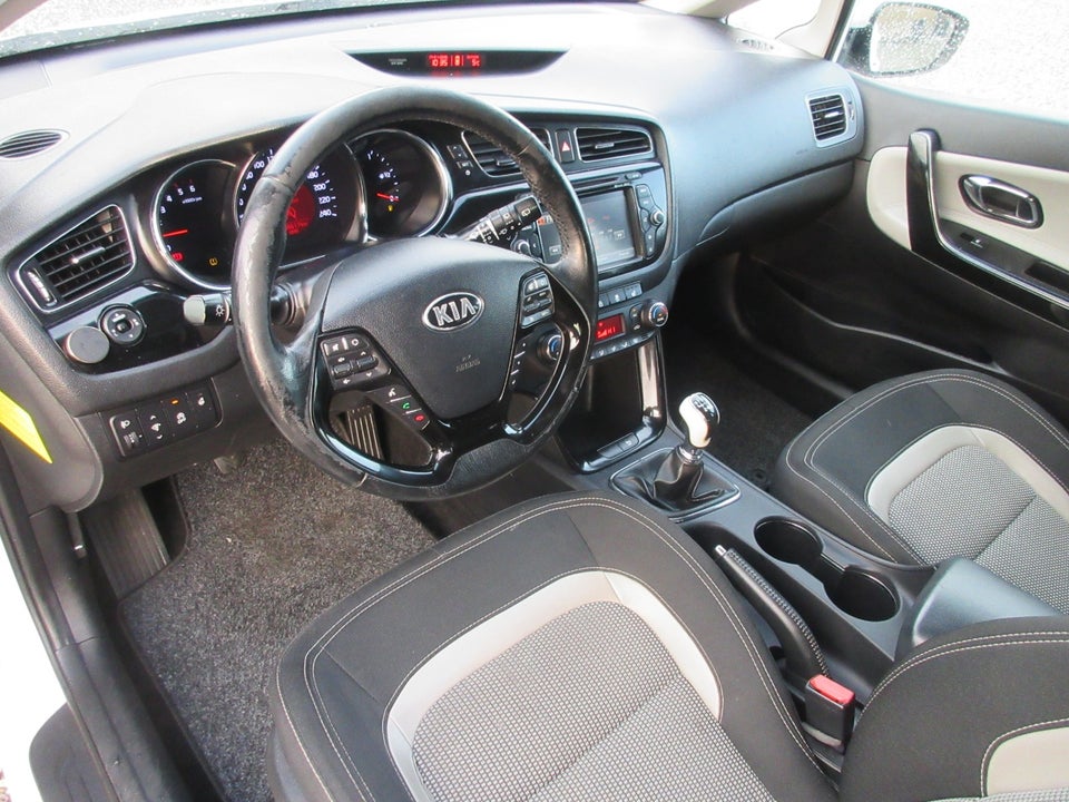 Kia Ceed 1,6 CRDi 128 Premium+ SW 5d