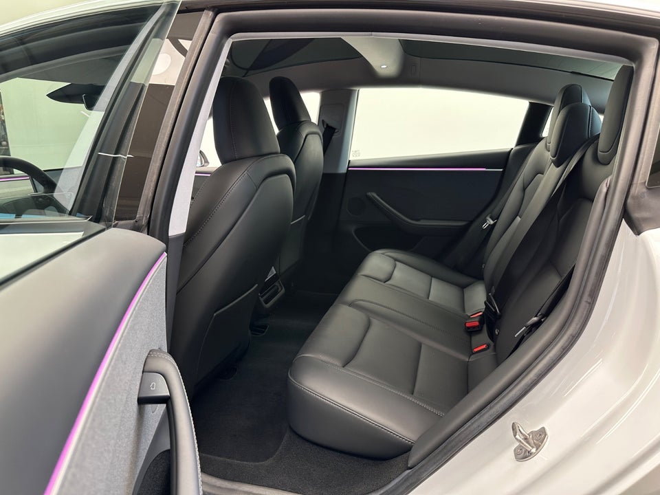 Tesla Model 3 RWD 4d