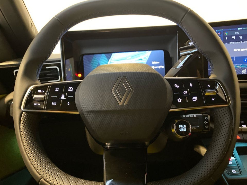 Renault 5 E-Tech 52 Iconic 5d