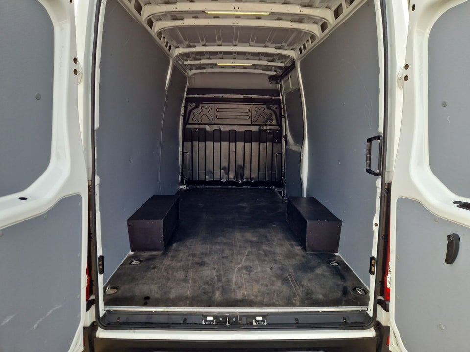 Iveco Daily 2,3 35S16 12m³ Van AG8