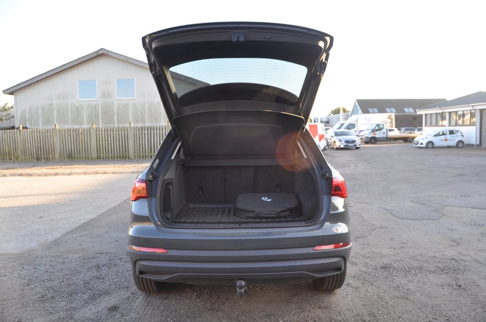 Audi Q3 45 TFSi e Attitude plus S-tr. 5d