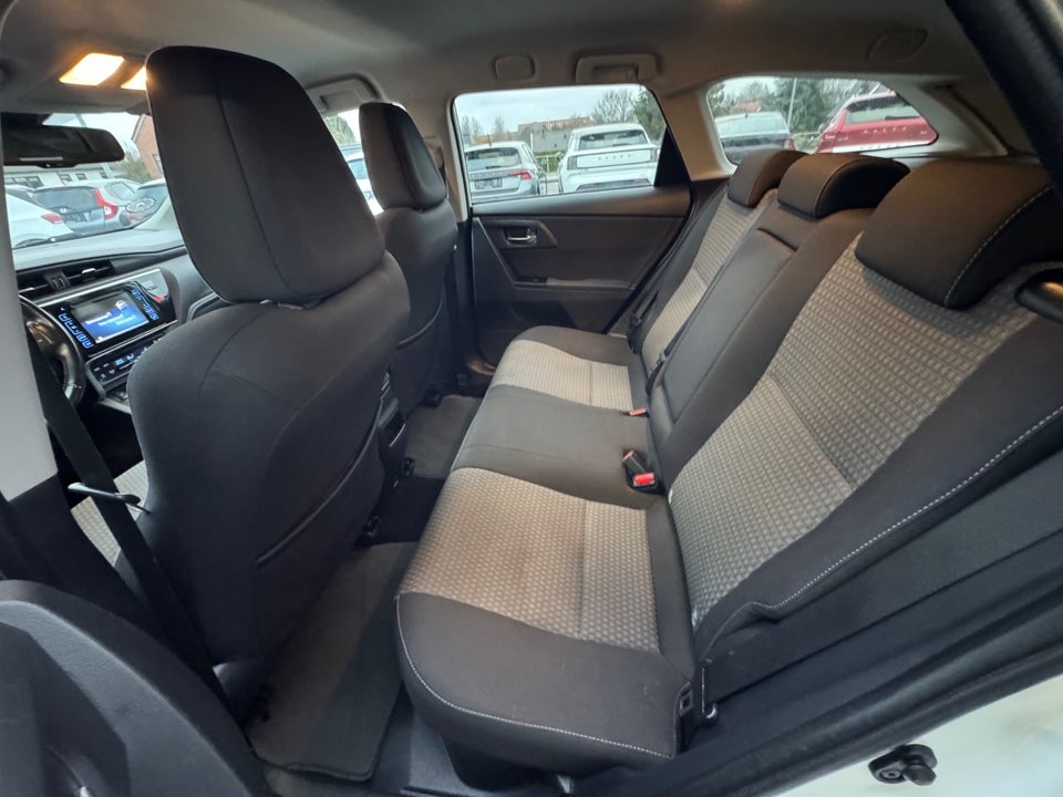 Toyota Auris 1,8 Hybrid H2 Style Touring Sports CVT 5d