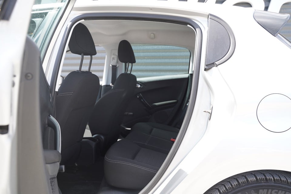 Peugeot 208 1,6 BlueHDi 100 Active 5d