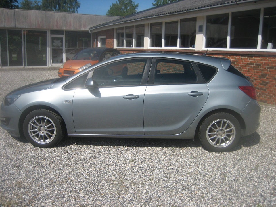 Opel Astra 1,4 100 Limited 5d