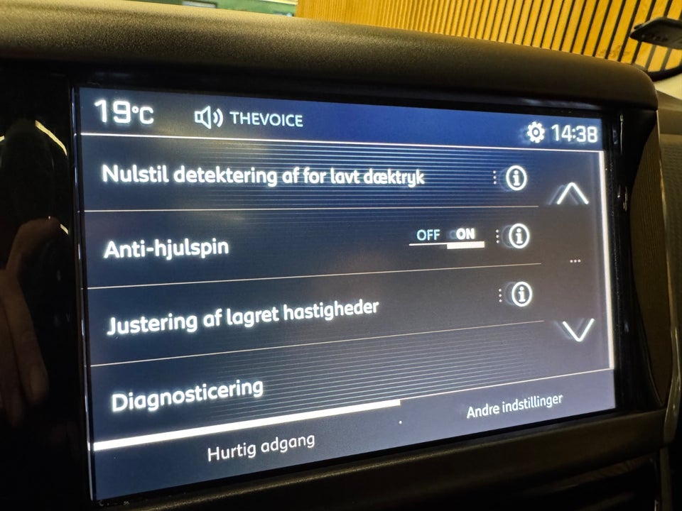 Peugeot 2008 1,2 e-THP 110 Allure Sky 5d