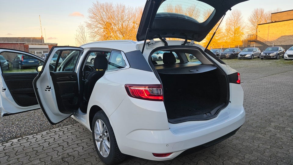 Renault Megane IV 1,5 dCi 110 Zen Sport Tourer EDC 5d