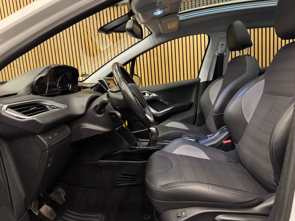 Peugeot 2008 1,2 e-THP 110 Allure Sky 5d