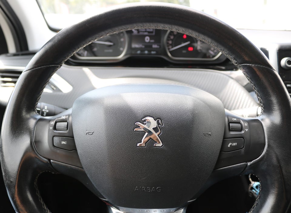 Peugeot 2008 1,6 BlueHDi 100 Allure 5d