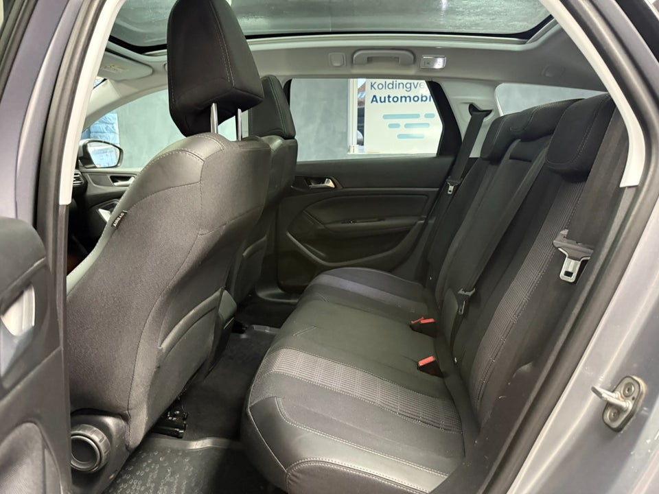 Peugeot 308 1,5 BlueHDi 130 Allure Sky 5d