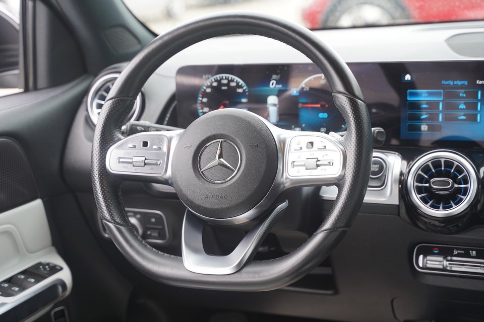 Mercedes EQB300 AMG Line 4Matic 5d