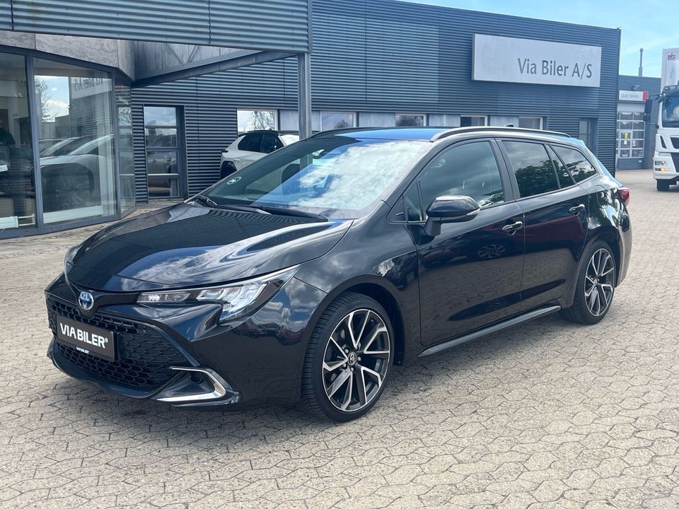 Toyota Corolla 1,8 Hybrid Essential Touring Sports e-CVT 5d