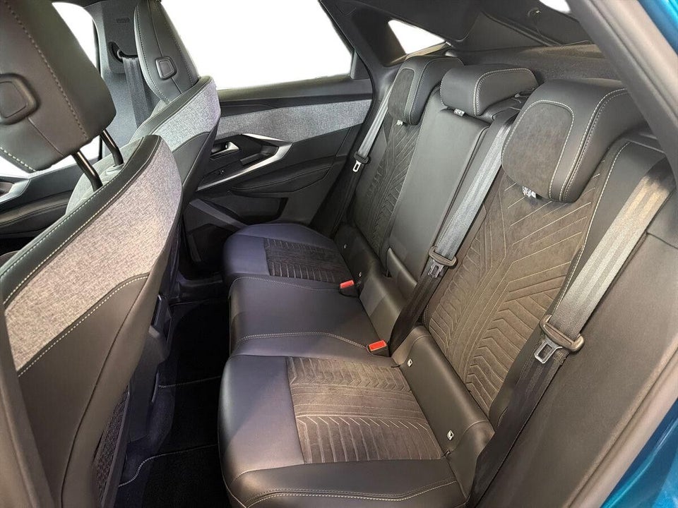 Peugeot e-3008 77 GT Pack 5d