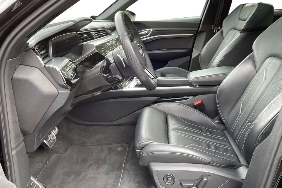 Audi SQ8 e-tron quattro 5d