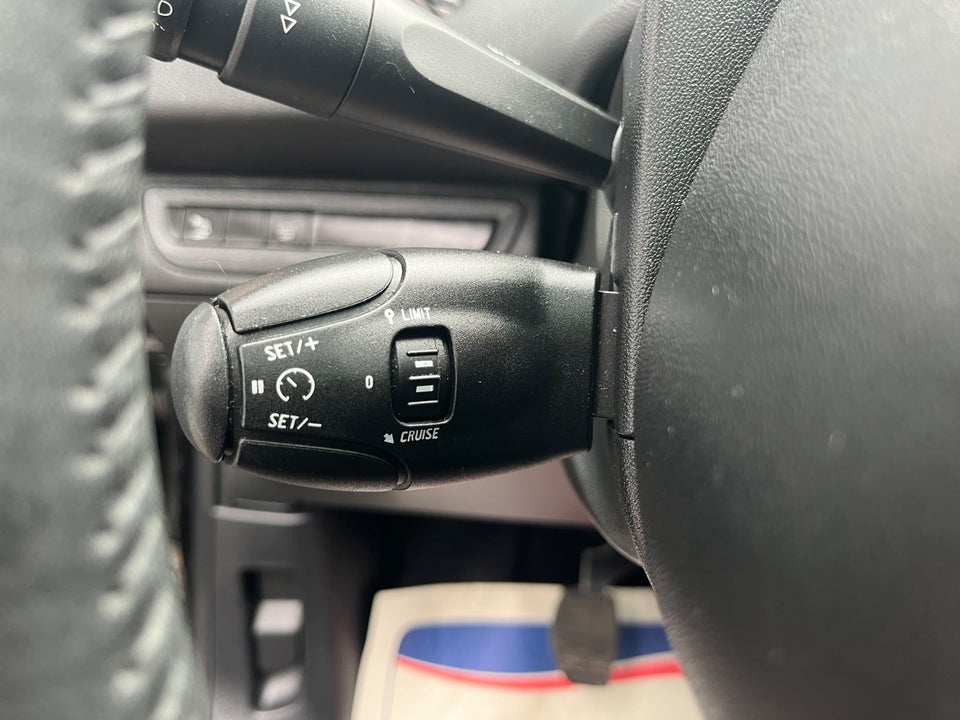 Peugeot 208 1,5 BlueHDi 100 Allure Sky 5d