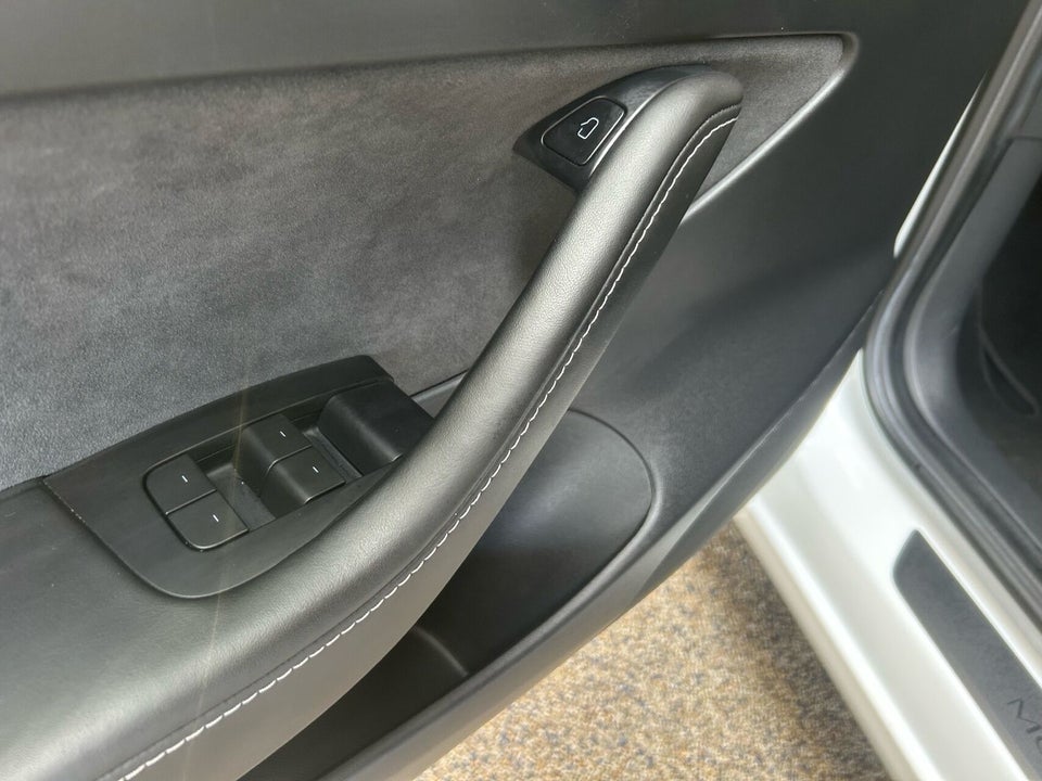 Tesla Model 3 Long Range AWD 4d