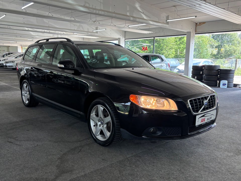Volvo V70 2,5 T Momentum aut. 5d