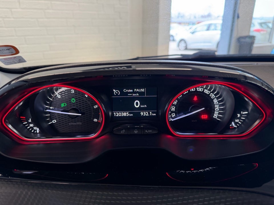 Peugeot 2008 1,6 BlueHDi 120 GT Line Sky 5d