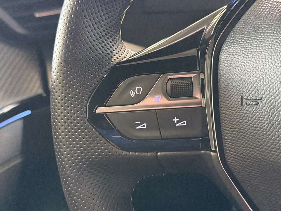 Peugeot e-208 54 GT 5d