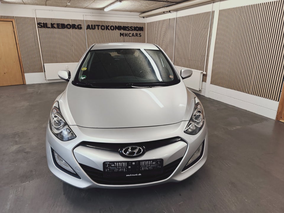 Hyundai i30 1,6 CRDi 110 XTR Eco 5d