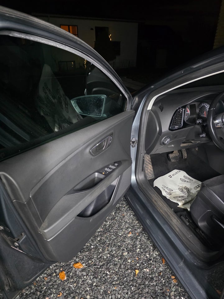 Seat Leon 1,6 TDi 110 Style Barcelona ST 5d