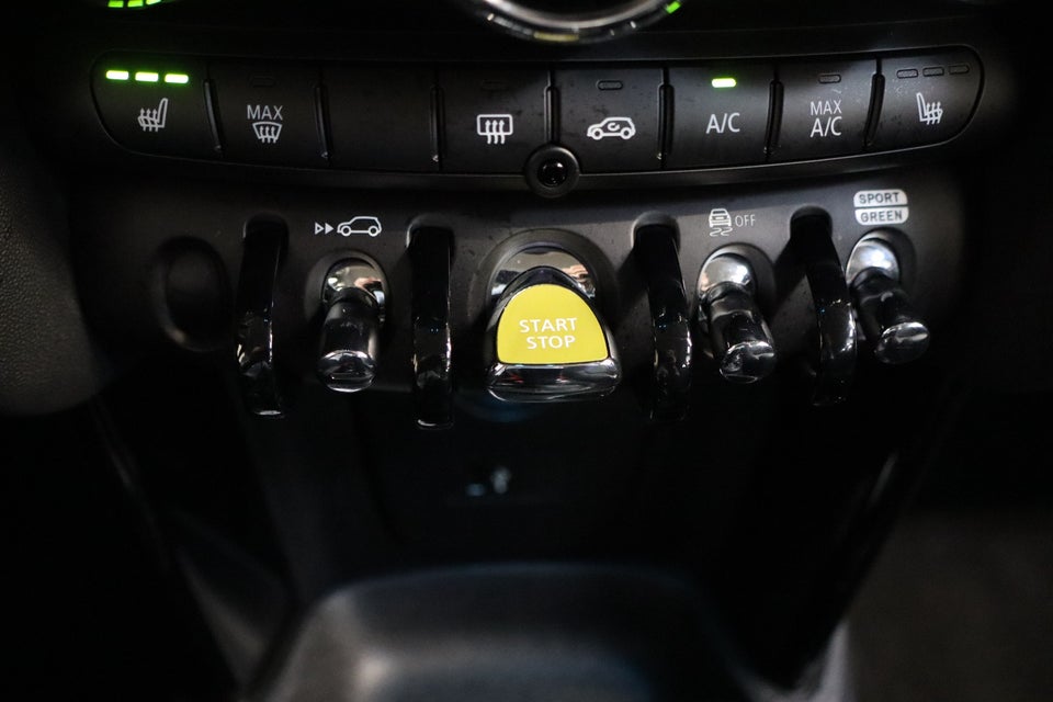 MINI Cooper SE Essential 3d