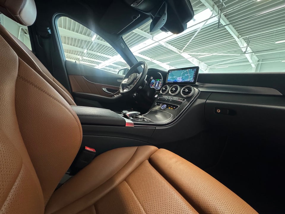 Mercedes C300 de 2,0 AMG Line stc. aut. 5d