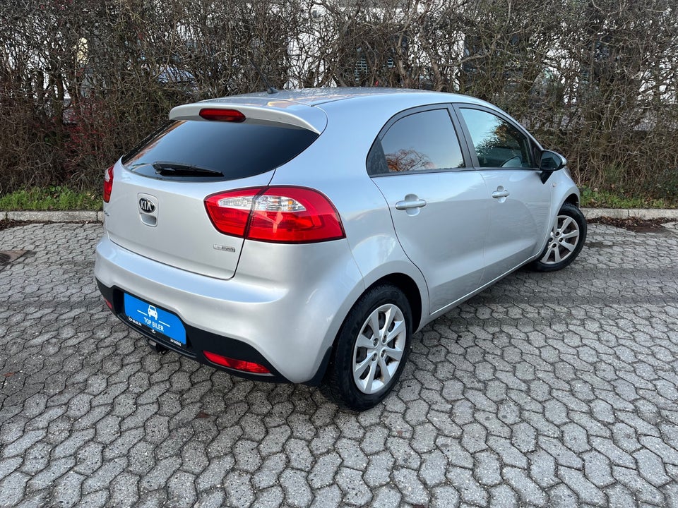 Kia Rio 1,2 CVVT Premium 5d