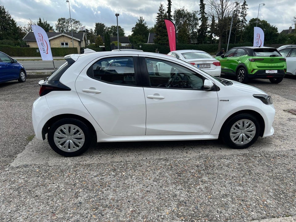 Toyota Yaris 1,5 Hybrid H3 e-CVT 5d