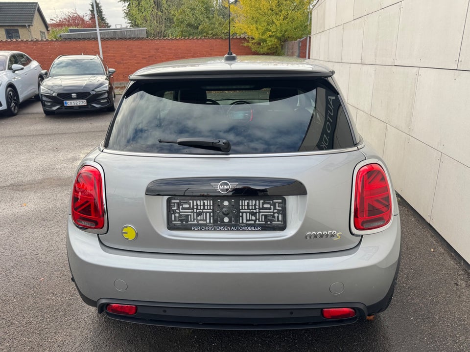 MINI Cooper SE Essential 3d
