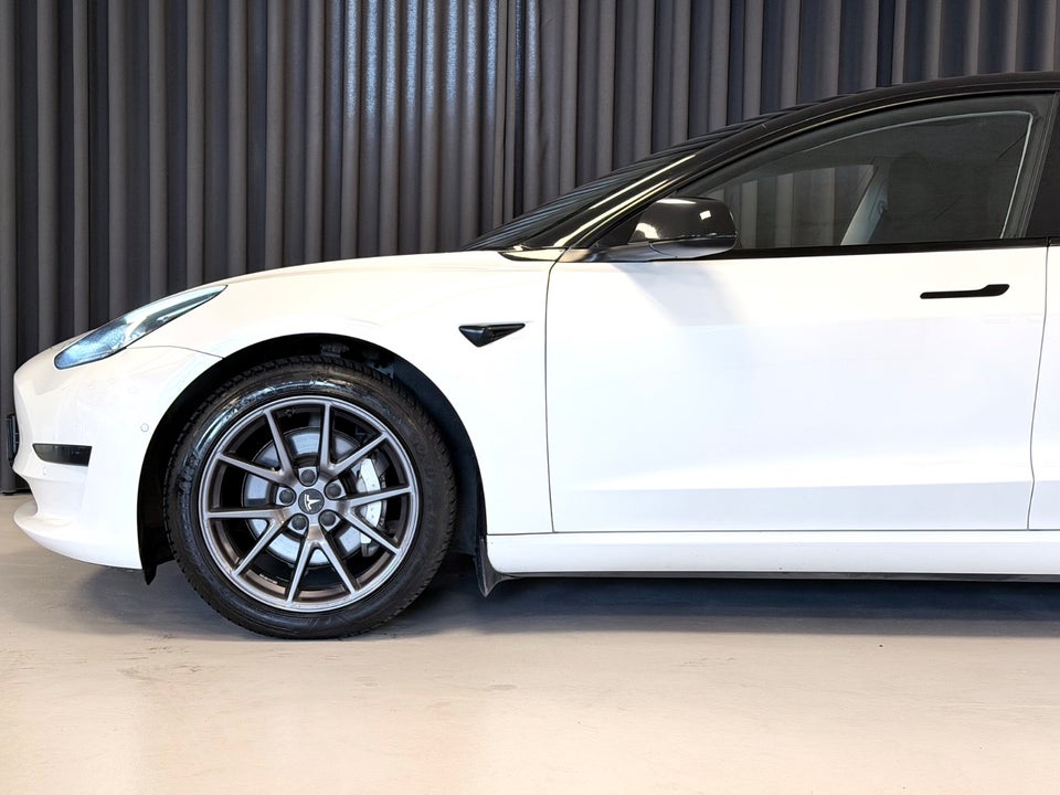 Tesla Model 3 Standard Range+ RWD 4d