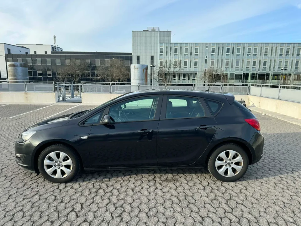 Opel Astra 1,4 T 140 Enjoy 5d