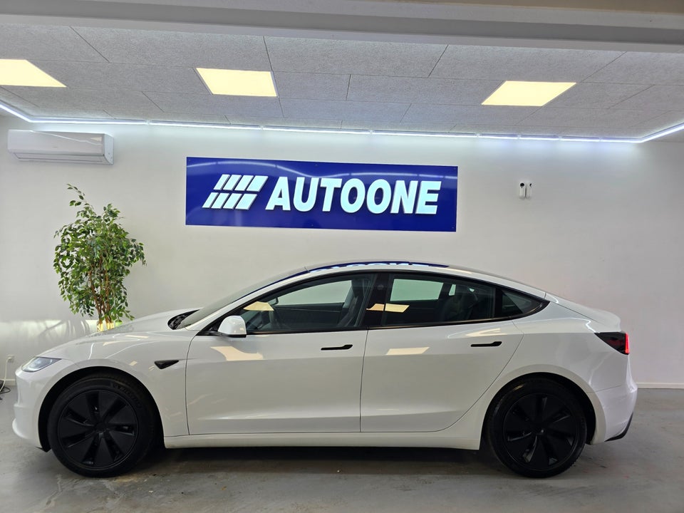 Tesla Model 3 Long Range AWD 4d