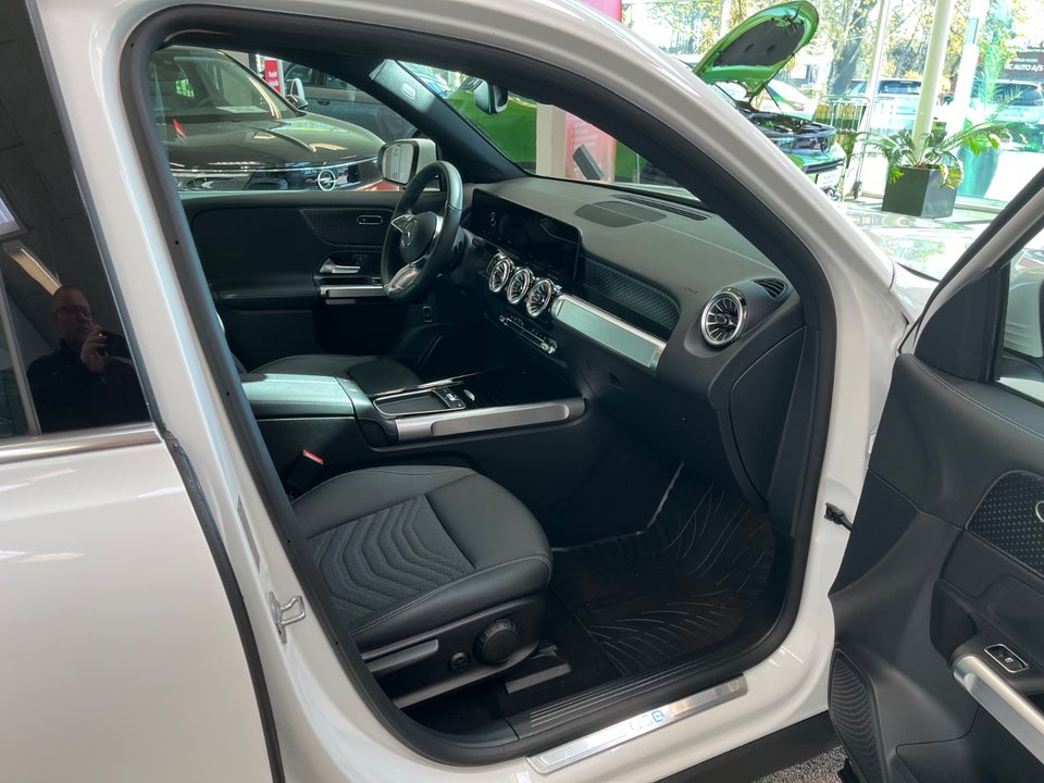 Mercedes EQB300 Progressive 4Matic 5d