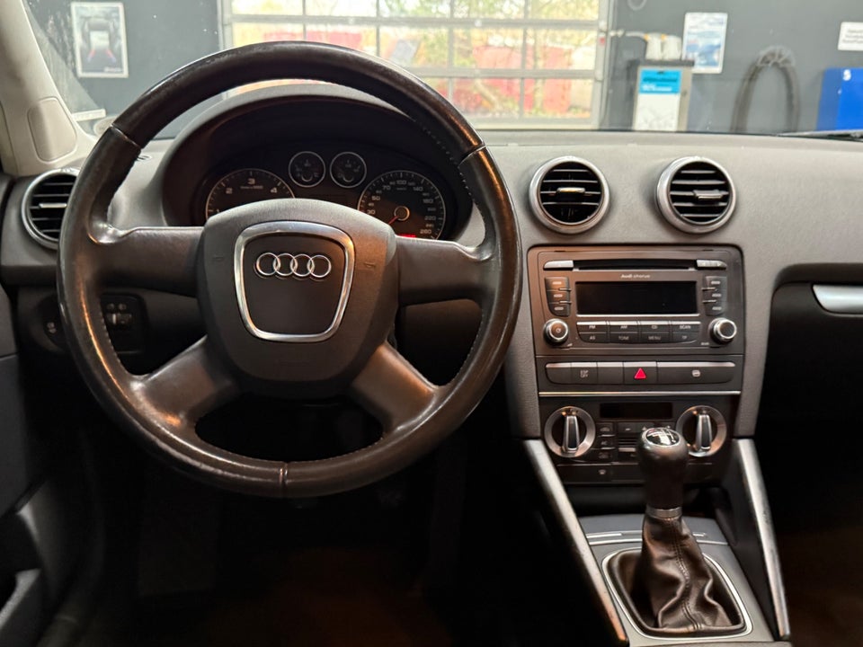 Audi A3 2,0 TDi 140 Attraction Sportback 5d