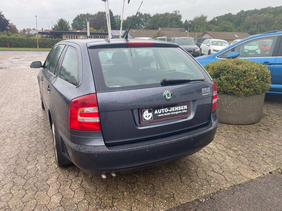 Skoda Octavia 1,9 TDi 105 Elegance Combi 5d