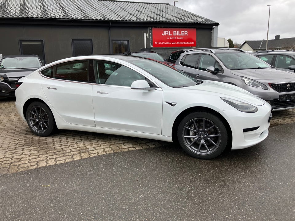 Tesla Model 3 Standard Range+ RWD 4d