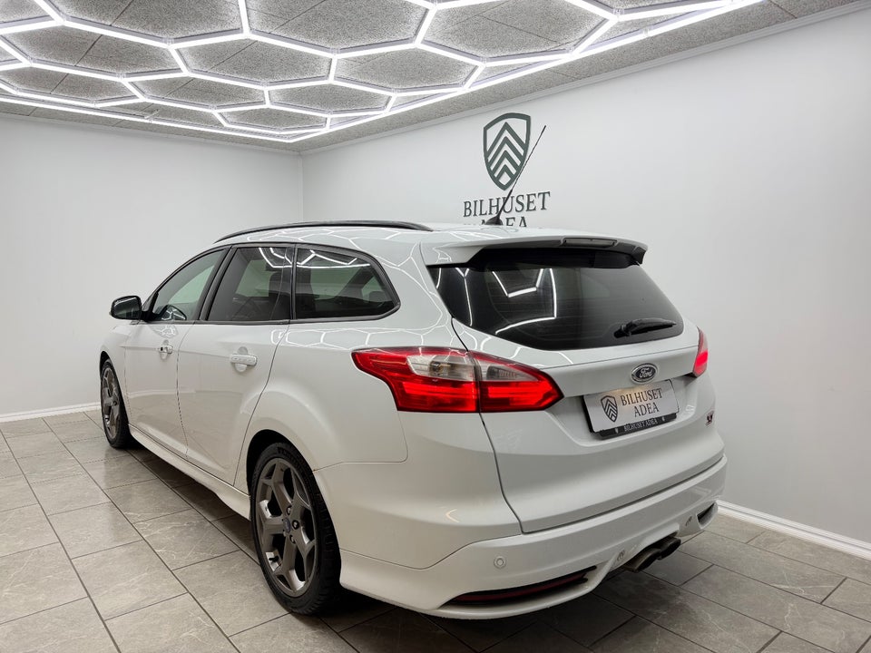 Ford Focus 2,0 SCTi 250 ST2 stc. 5d