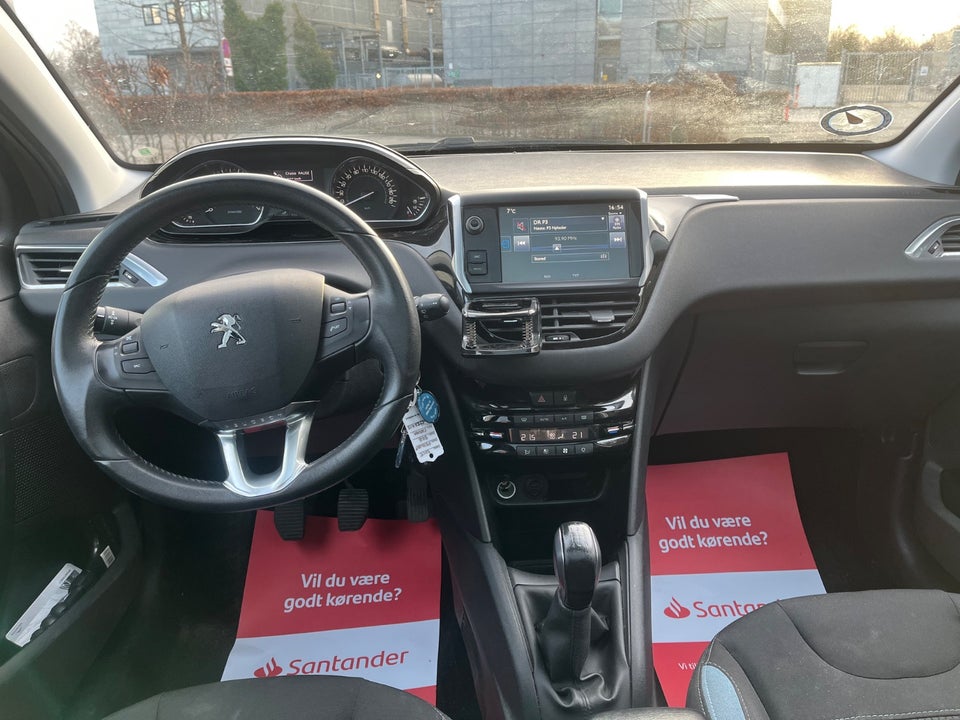 Peugeot 208 1,2 VTi Allure Sky 5d