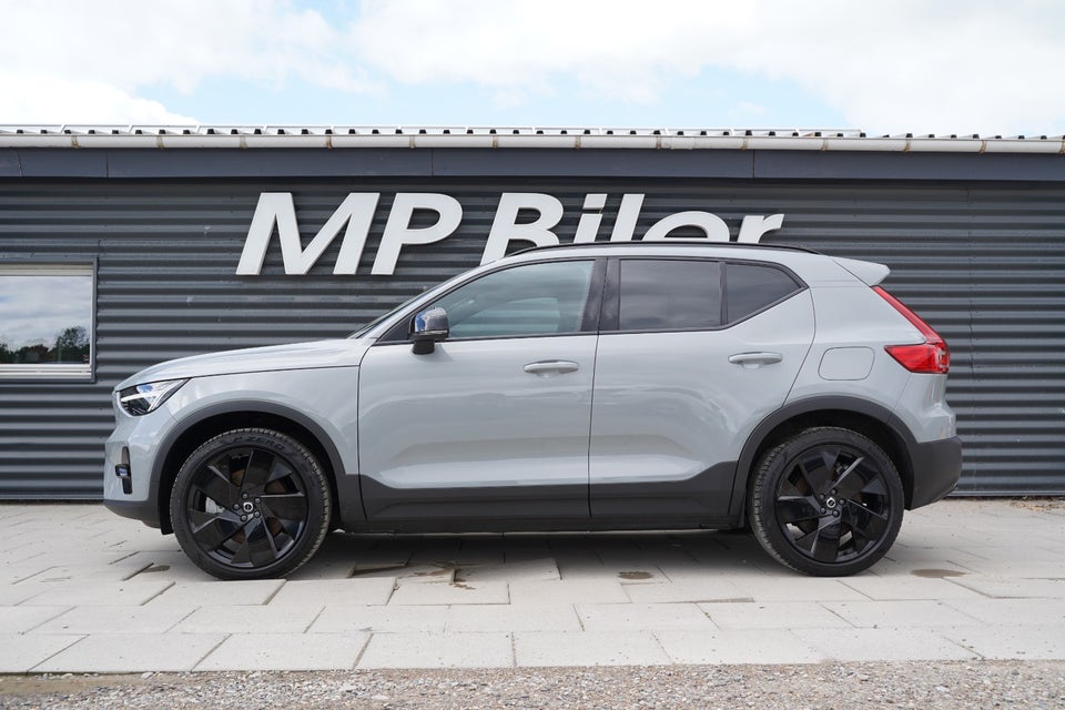 Volvo EX40 Extended Range Black Edition 5d