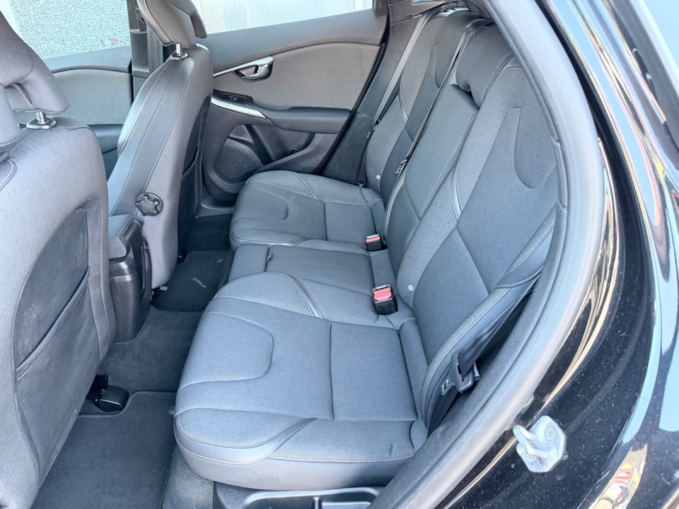 Volvo V40 CC 1,6 D2 115 Momentum 5d
