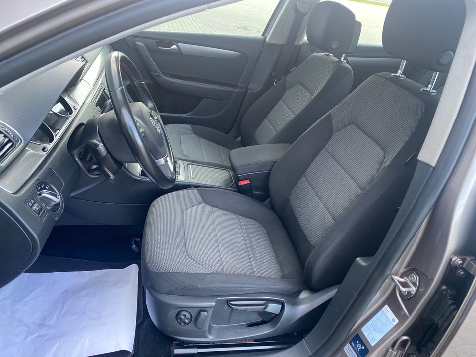 VW Passat 1,6 TDi 105 Highline Variant BMT 5d